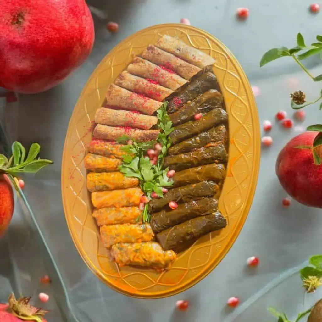 ورق عنب وملفوف ومسخن حامض وحلو